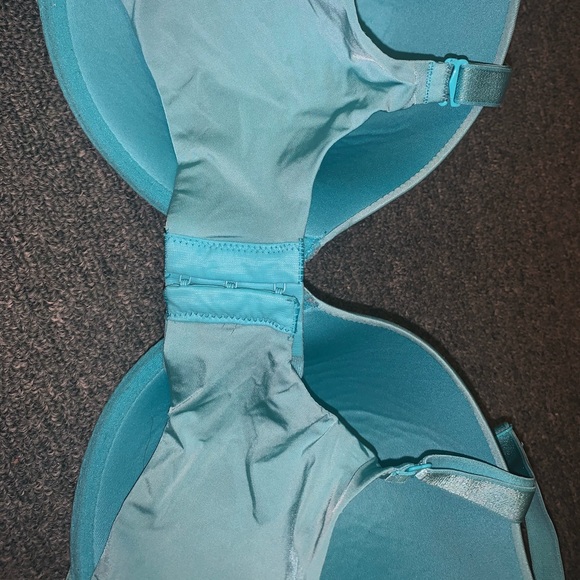 VS Bra - Picture 2 of 3